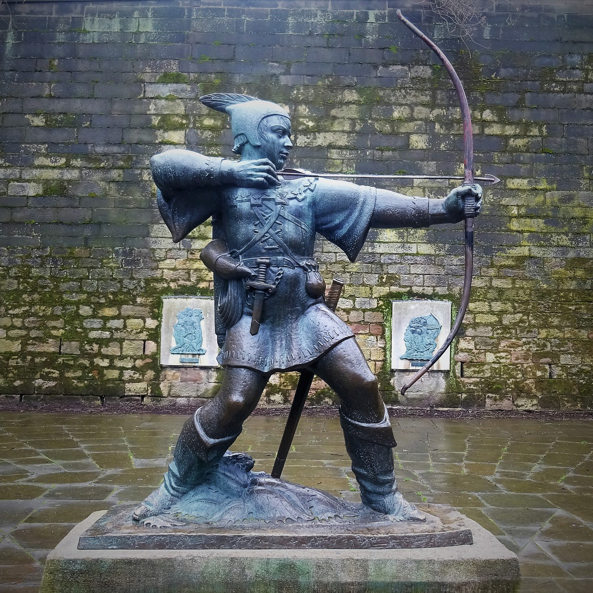 Statue of Robin Hood in Nottingham